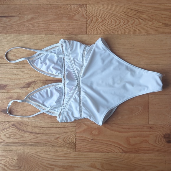 TOBI.  'Belong to You.' High-Cut One-piece  Floral Swimsuit. Size XS. - Picture 5 of 8